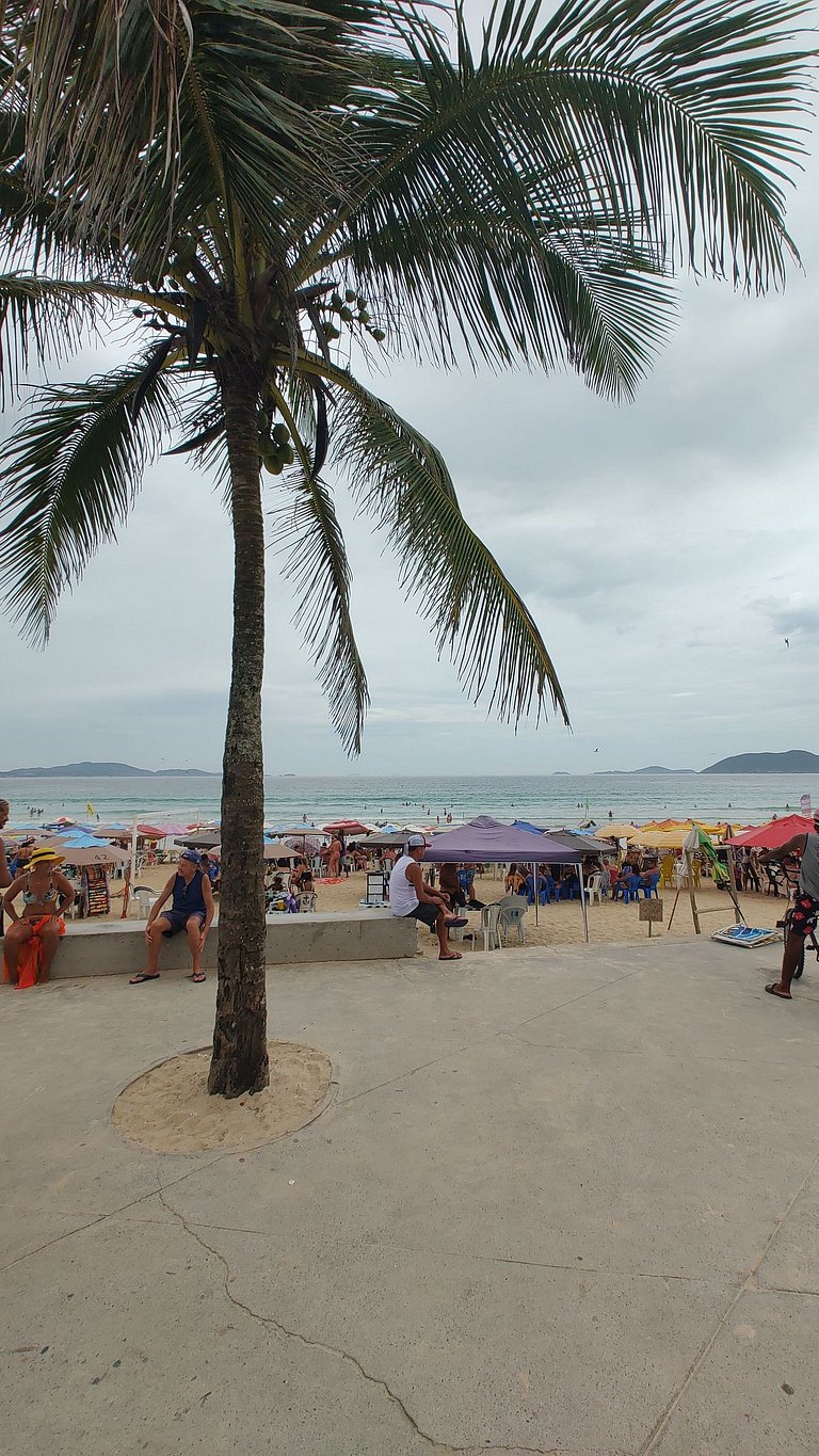 Casa beira da Praia Peró Condomínio com segurança