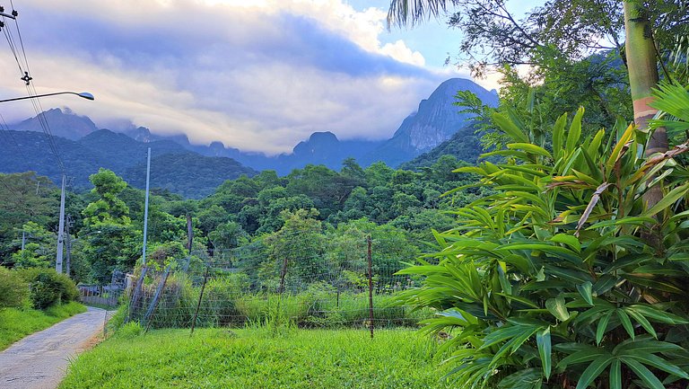 Paradisíaco, piscina e churrasqueira em Guapimirim