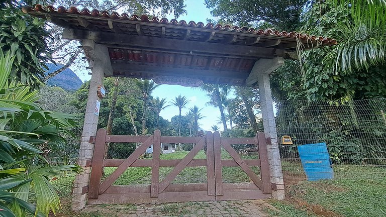 Paradisíaco, piscina e churrasqueira em Guapimirim