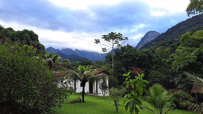 Paradisíaco, piscina e churrasqueira em Guapimirim