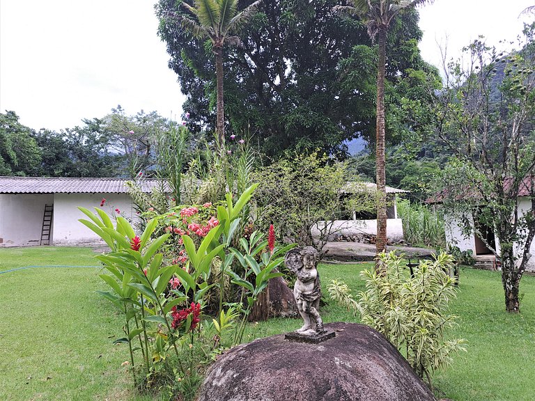 Paradisíaco, piscina e churrasqueira em Guapimirim