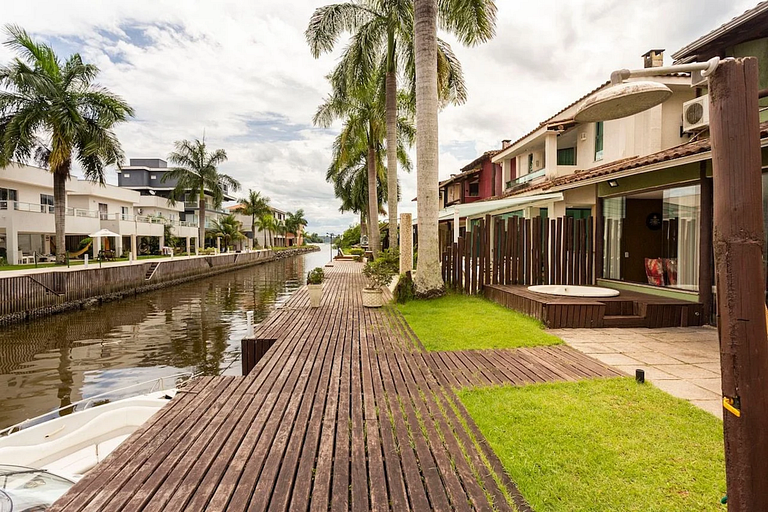 Casa Deck navegável jacuzzi AR Angra Br Marinas