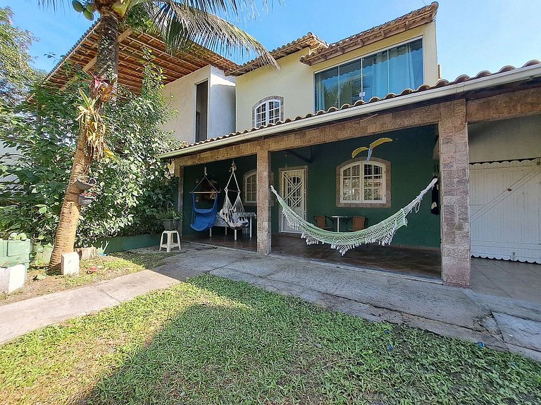 Beautiful 4 bedroom house with barbecue in Prainha Mambucaba