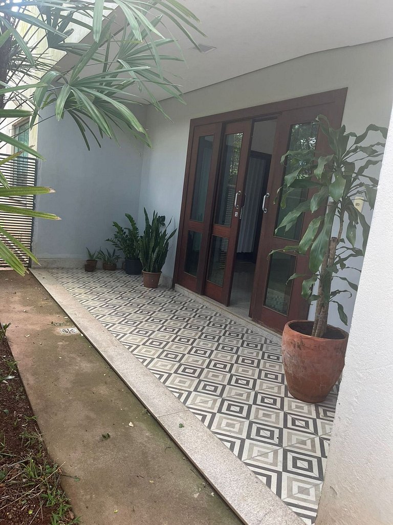 Quarto privativo, casa em condomínio c/ garagem - Itabirito