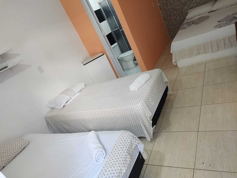 Quarto quádruplo café da manhã em Pousada, Praia de Cabuçu B