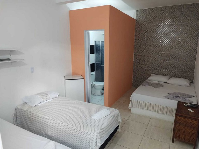 Quarto 3 quádruplo café da manhã em Pousada, Praia de Cabuçu