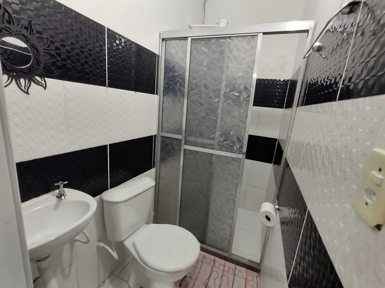 Quarto 3 quádruplo café da manhã em Pousada, Praia de Cabuçu