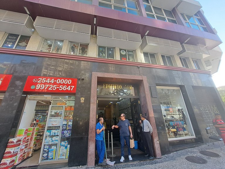 Lindo Flat Largo da Carioca VLT Centro Rio Metrô na porta -