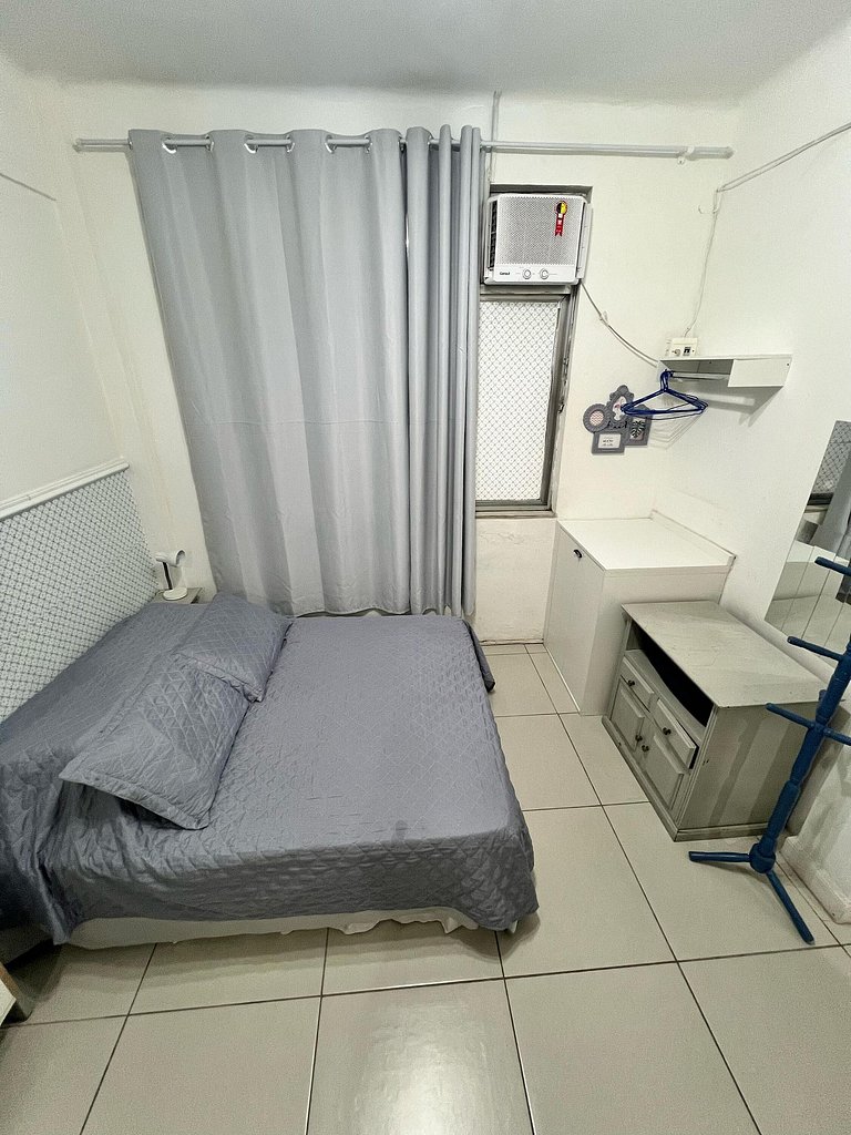Apto completo quadra praia Posto 06 Arpoador