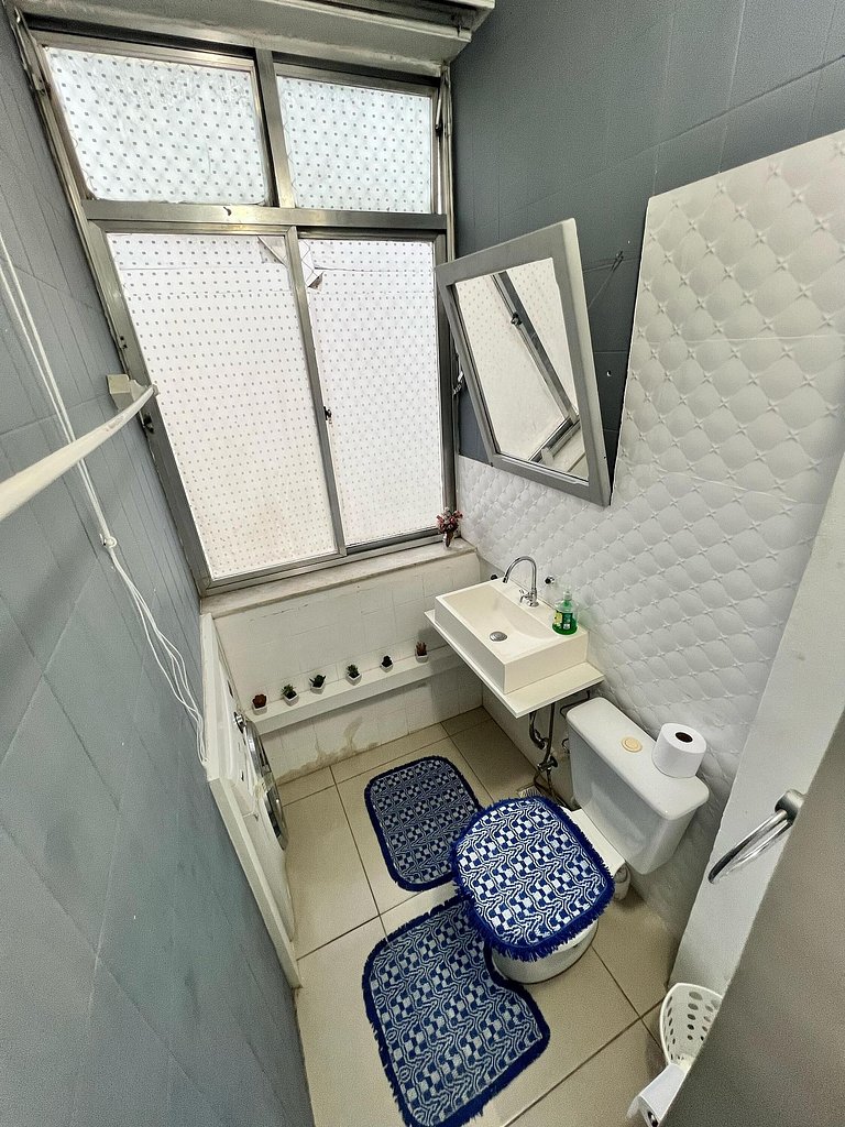 Apto completo quadra praia Posto 06 Arpoador