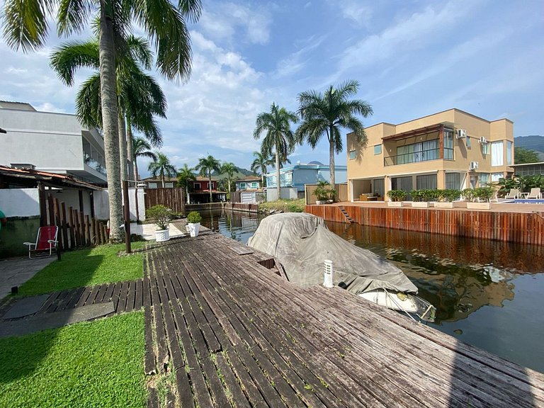 Casa com deck navegável e jacuzzi em Angra dos Reis RJ - Pra