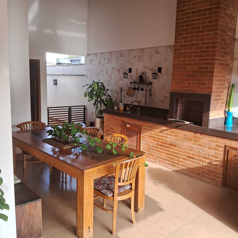 Casa encantadora com piscina e área gourmet - São Pedro da A
