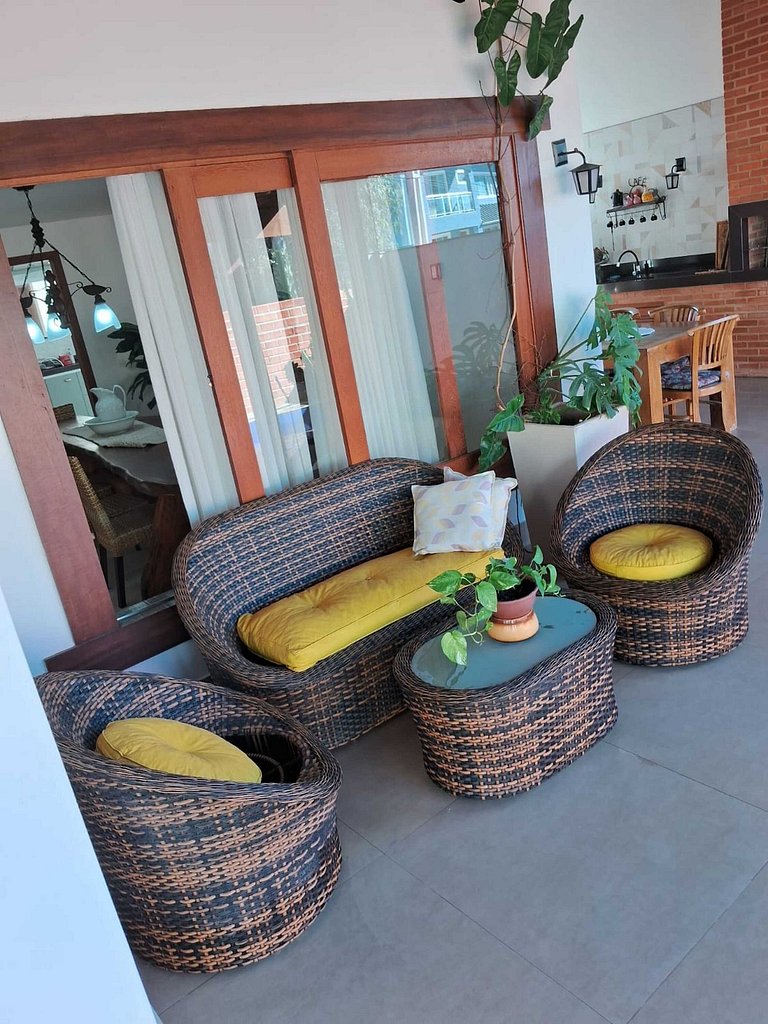 Casa encantadora com piscina e área gourmet - São Pedro da A