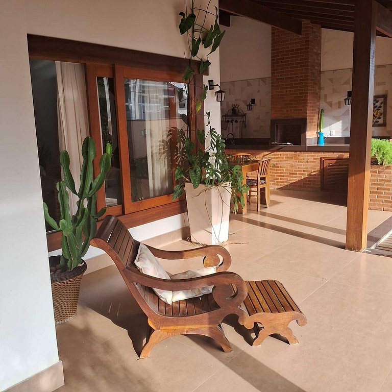 Casa encantadora com piscina e área gourmet - São Pedro da A