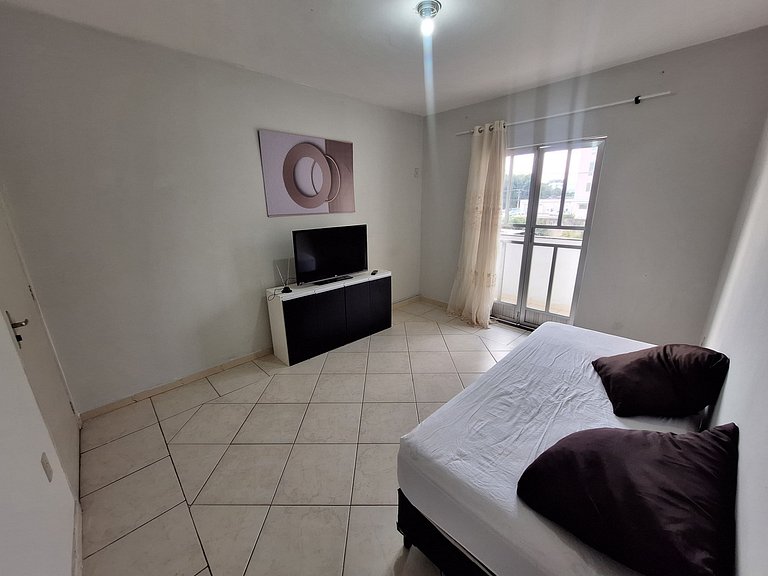 Apto 1 qto prático boa localização em Aterrado VR