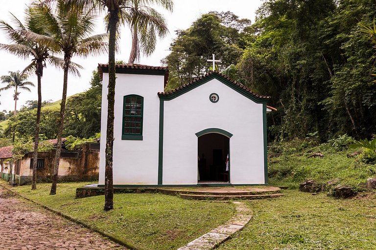 Fazenda Jurea Charme Colonial 10 suítes Ipiabas Rj