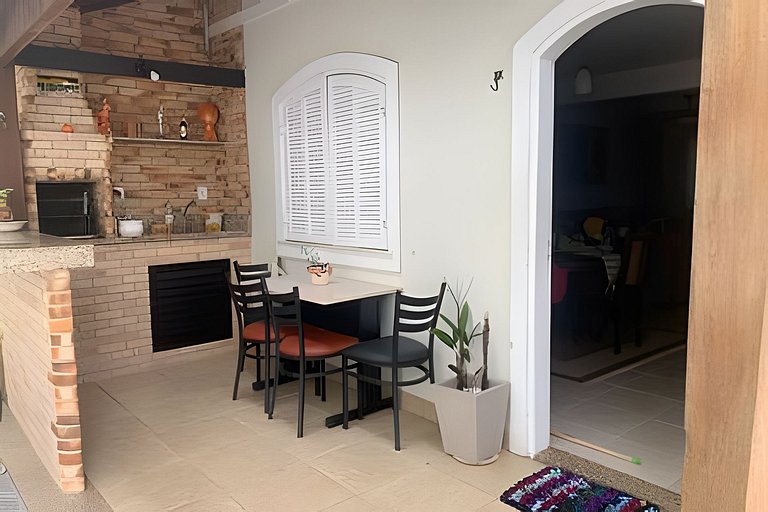 Conforto e praia: Casa completa em Cabo Frio