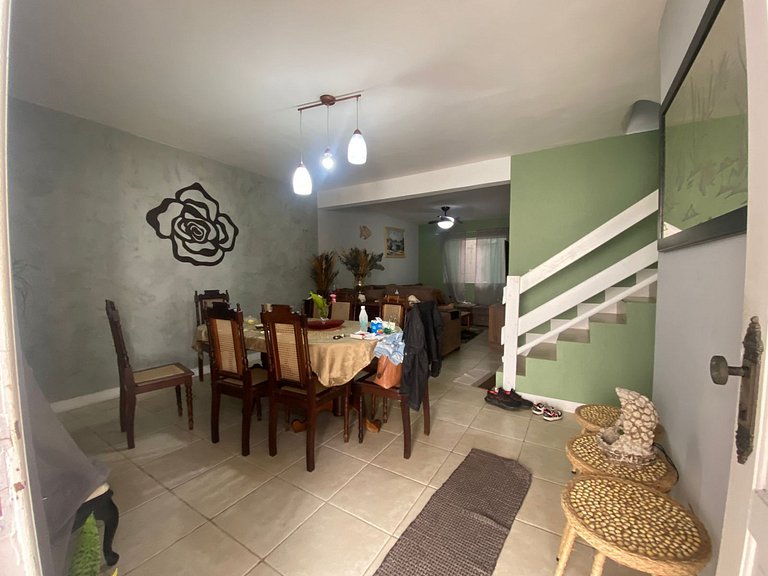 Conforto e praia: Casa completa em Cabo Frio