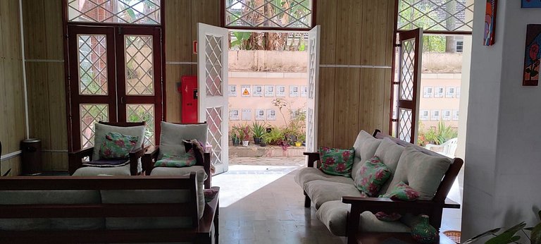 Studio em São Lourenço: Cozinha Completa, Ar, Wifi