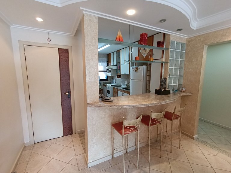 Lindo AP Vista Mar 3qts piscina deck em Angra