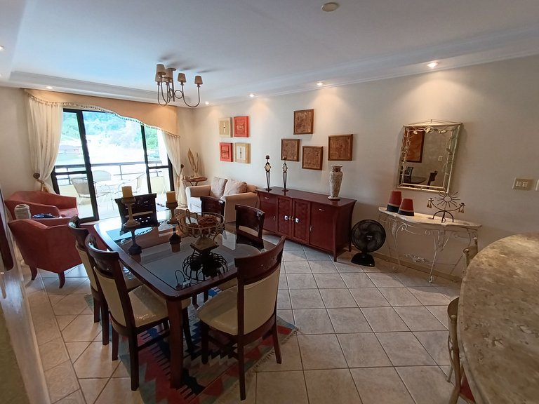 Lindo AP Vista Mar 3qts piscina deck em Angra