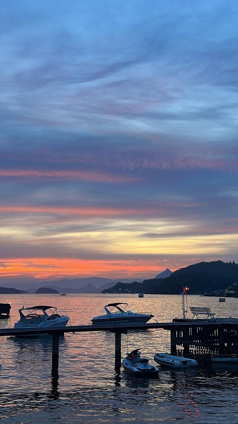 Lindo AP Vista Mar 3qts piscina deck em Angra