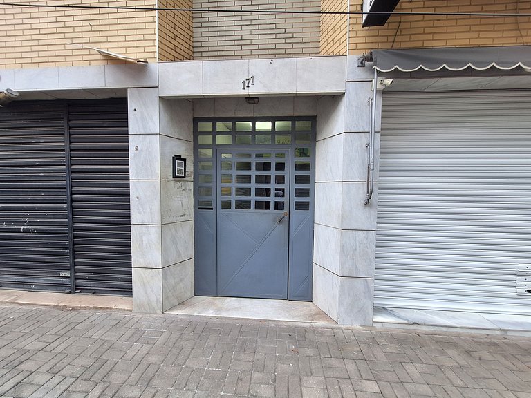 Apto completo e confortável no Aterrado