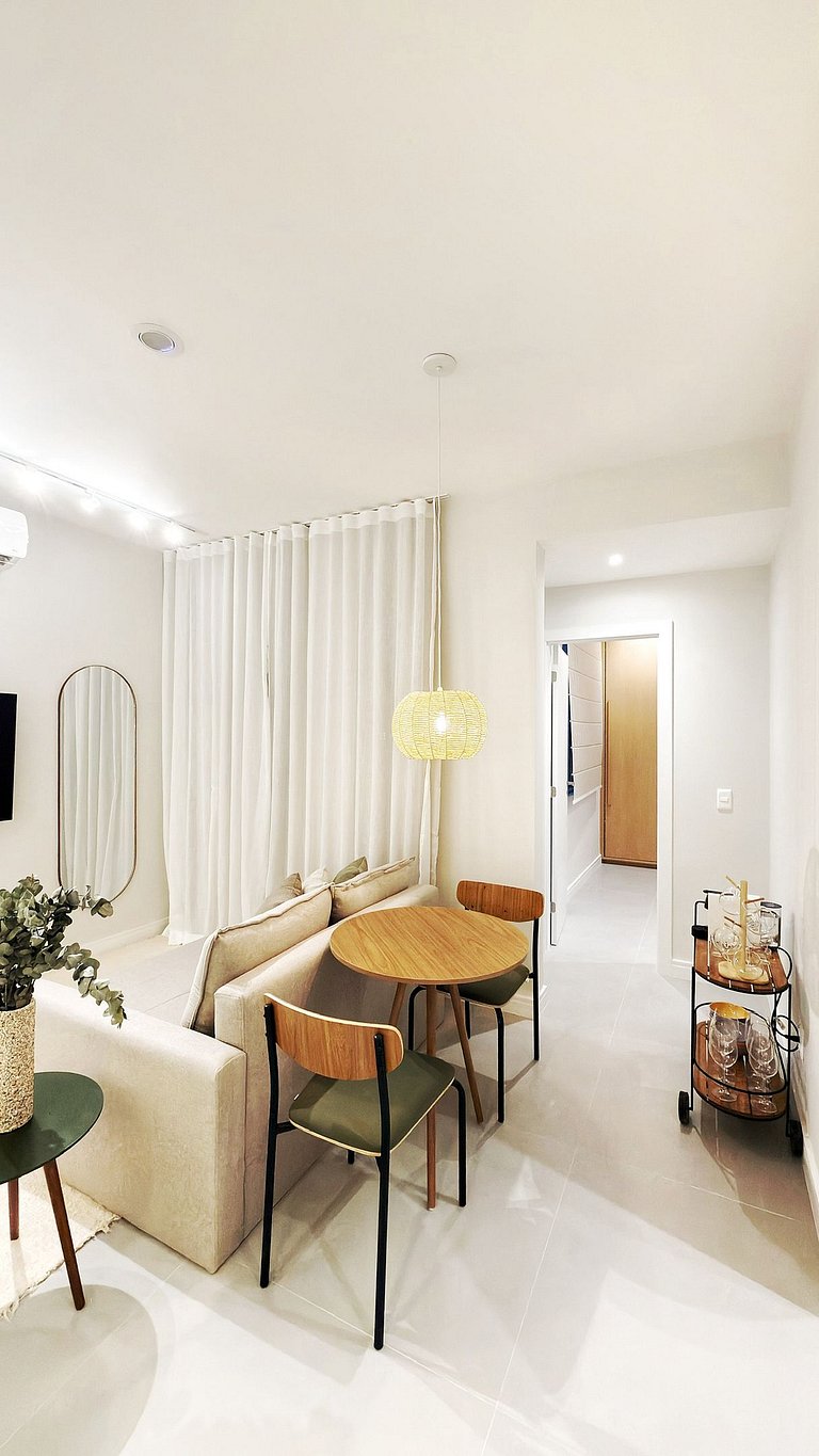 Sophisticated Apt in the Heart of Ipanema