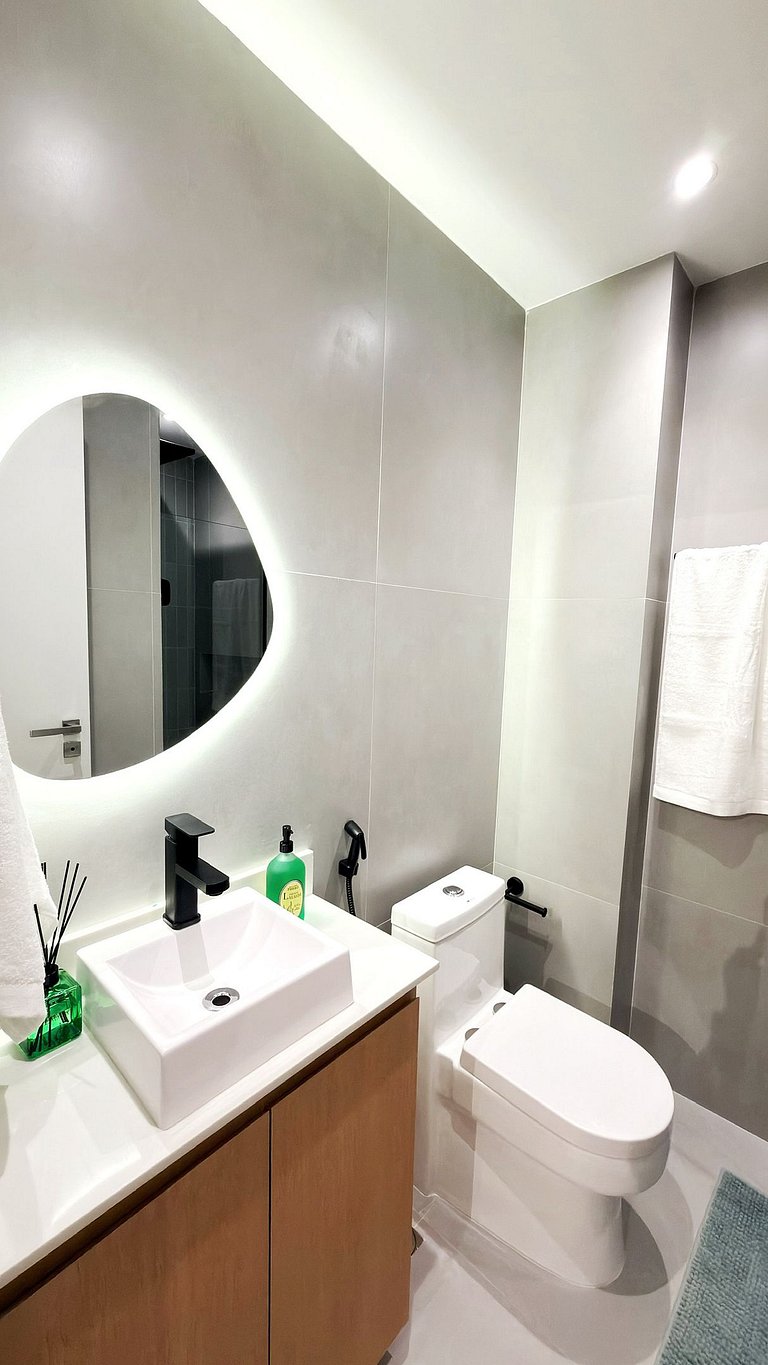 Sophisticated Apt in the Heart of Ipanema