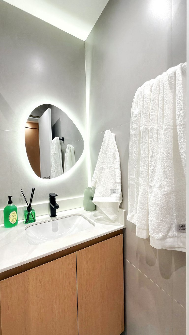 Sophisticated Apt in the Heart of Ipanema