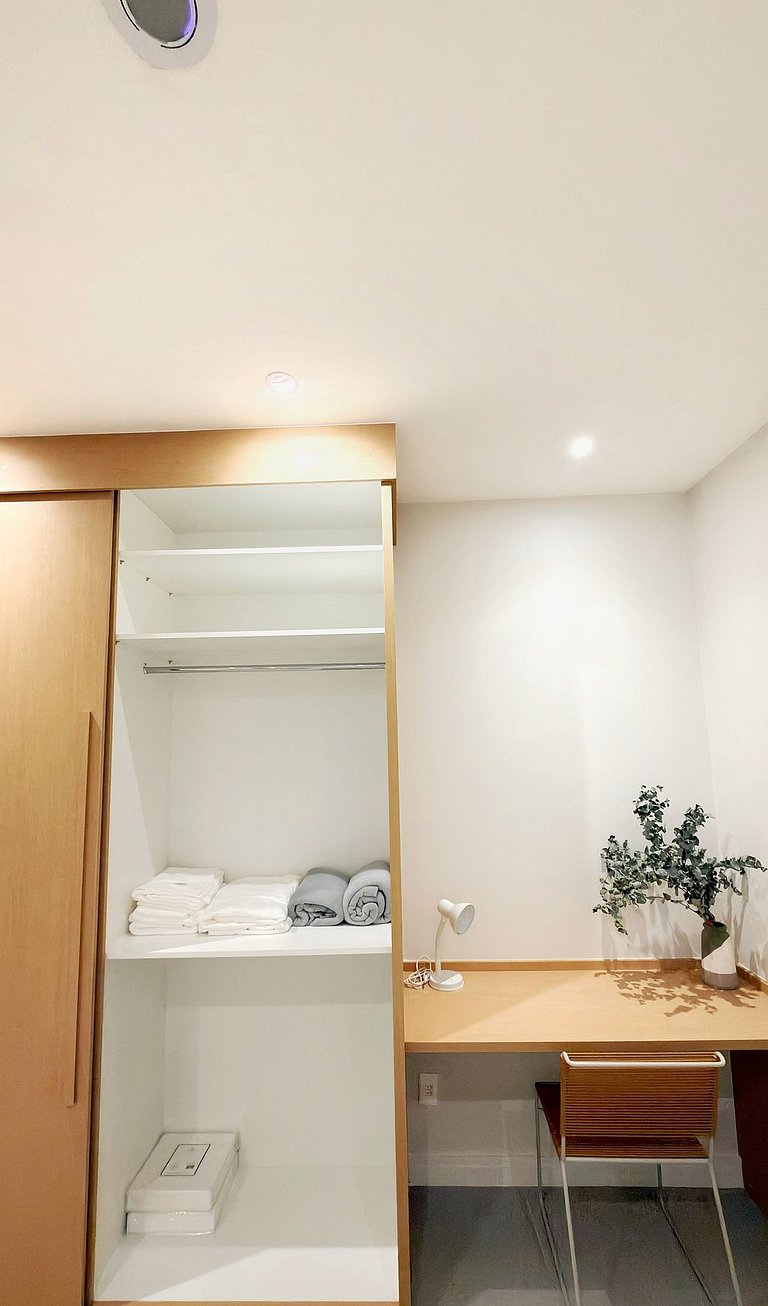 Sophisticated Apt in the Heart of Ipanema