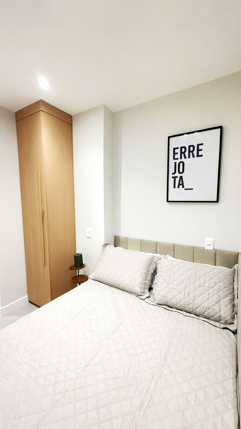 Sophisticated Apt in the Heart of Ipanema