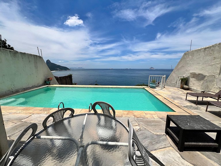 Mansão no Joá: 5 suítes, mar, lazer completo