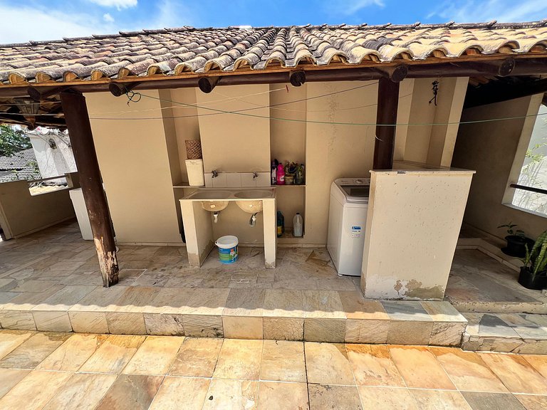 Mansão no Joá: 5 suítes, mar, lazer completo